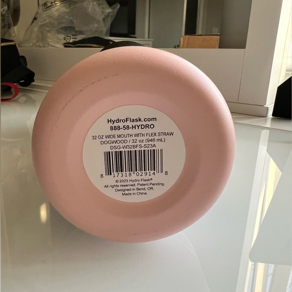 Brand new unused hydroflask in the color dogwood - Picture 3 of 6